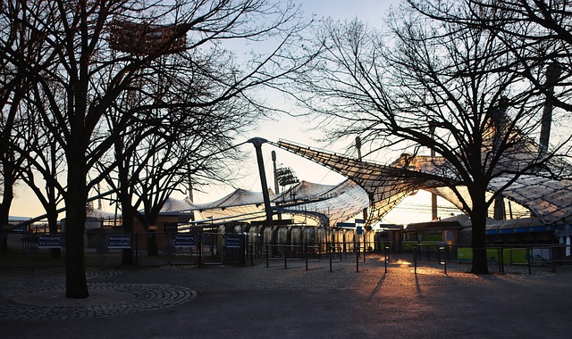 更加自由且 更加自由且